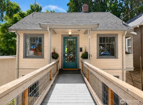19 Dravus St, Seattle, WA, 98109-1604 | Card Image
