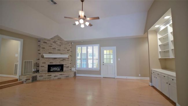 Living room. | Image 4