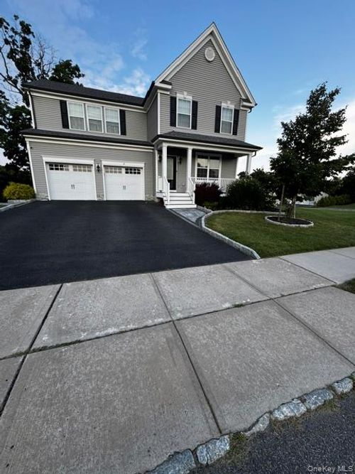 16 Boxwood Rd, Goshen, NY, 10924-5428 | Card Image
