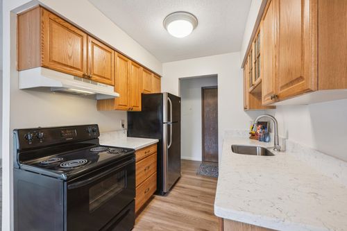 apt-8-923 11th Ave S, Hopkins, MN, 55343-7940 | Card Image