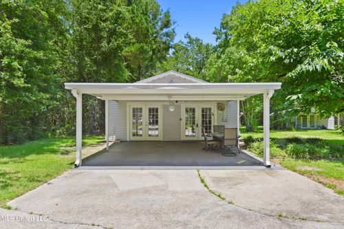392 Clarence Ave, Pass Christian, MS, 39571-3731 | Card Image
