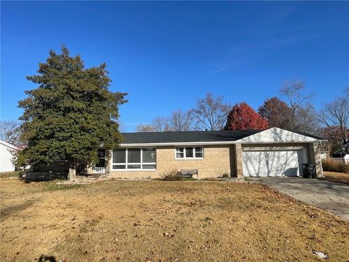 707 Meadows St, Altamont, IL, 62411-1631 | Card Image