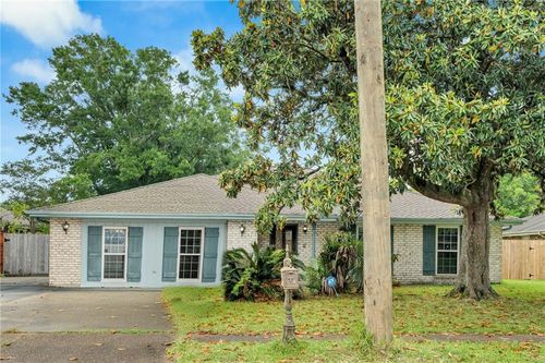 233 Colonial Club Dr, Harahan, LA, 70123-4425 | Card Image