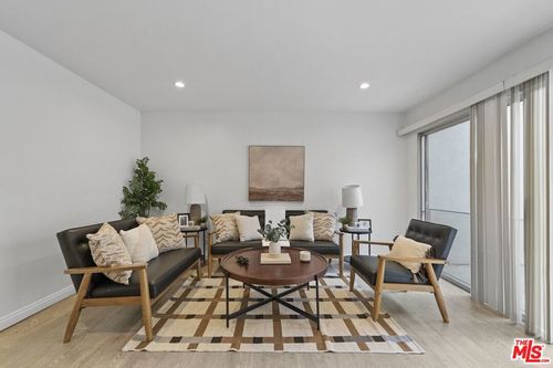 h-18518 Mayall St, Northridge, CA, 91324 | Card Image