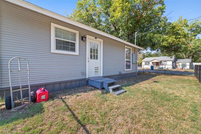 201 E Pollock St, House other with 2 bedrooms, 1 bathrooms and null parking in Rising Star TX | Image 14