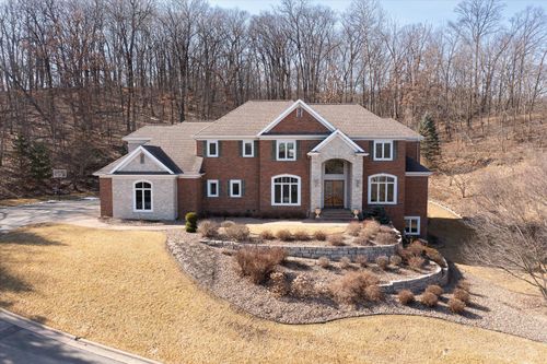 503 Country Club Ln, Onalaska, WI, 54650-8798 | Card Image