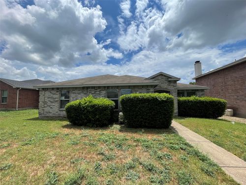 1420 Bumble Bee Dr, Lancaster, TX, 75134-1633 | Card Image