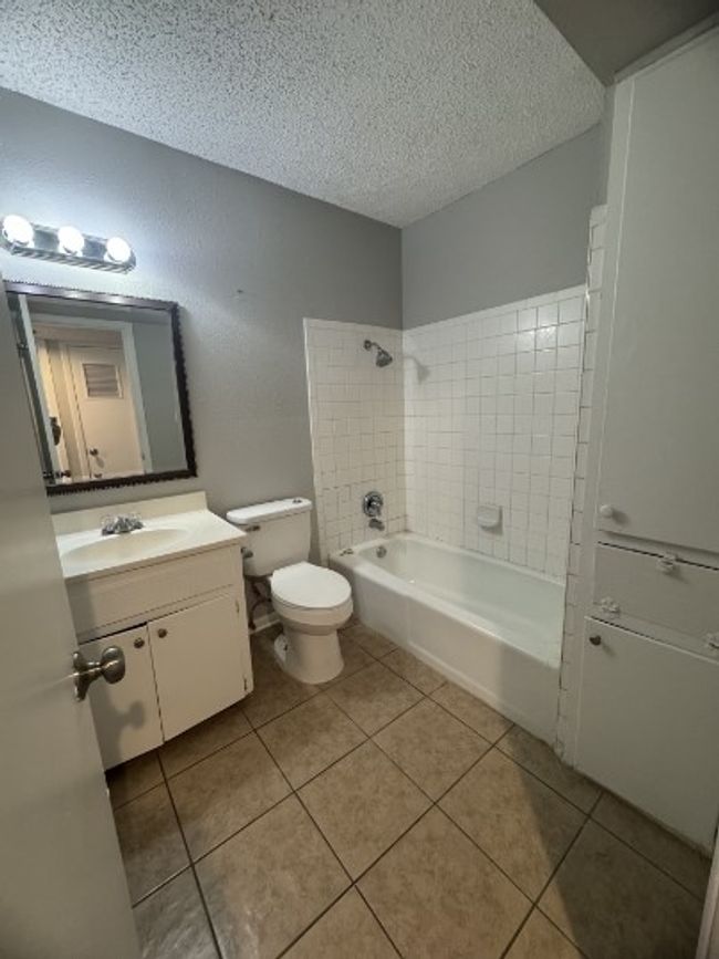 APT-10 - 137 Elm St, Condo with 2 bedrooms, 1 bathrooms and 1 parking in Lockhart TX | Image 6