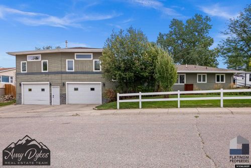 1654 Bellaire Dr, Casper, WY, 82604-3348 | Card Image