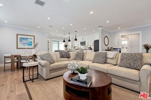 7404 Kentwood Ave, LOS ANGELES, CA, 90045-1253 | Card Image