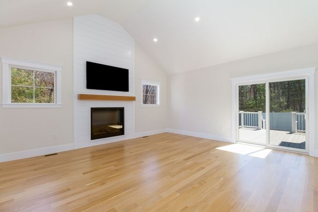 116 Winthrop St, House other with 4 bedrooms, 4 bathrooms and 6 parking in Medway MA | Image 14