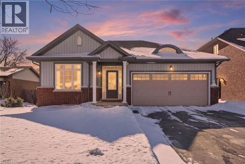 11 Sidare Crt, Grimsby, ON, L3M4E8 | Card Image