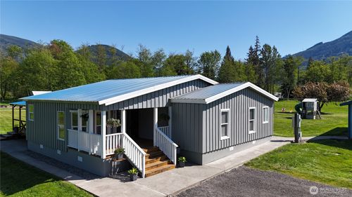 10029 Warfield Rd, Sedro Woolley, WA, 98284-8644 | Card Image
