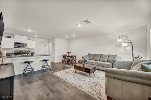 7960 Fields Forever Ave, Las Vegas, NV, 89113-6252 | Card Image