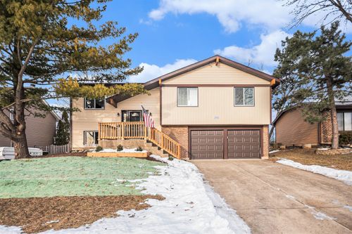 5449 Arlington Dr W, Hanover Park, IL, 60133-5417 | Card Image