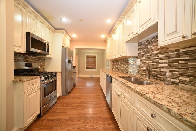 813 S Wolf Rd, House other with 3 bedrooms, 3 bathrooms and 2 parking in Des Plaines IL | Image 19