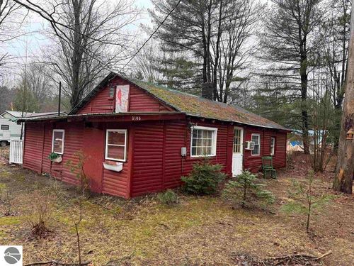 3105 N 3 1/4 Rd, Mesick, MI, 49668-9771 | Card Image