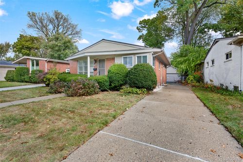 23880 Seneca St, Oak Park, MI, 48237-2263 | Card Image