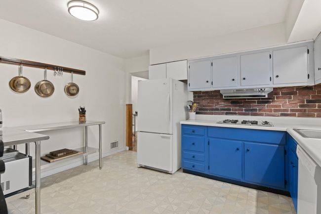 Eat-in kitchen with light countertops, white appliances | Image 9