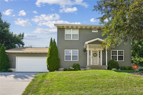 3516 Amanda Ct Nw, Cedar Rapids, IA, 52405-1962 | Card Image