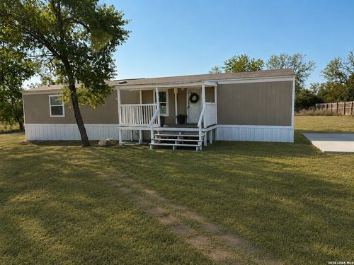 6-101 Villa Ridge Dr, Poteet, TX, 78065-4796 | Card Image