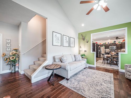 15508 Shakespeare Dr, Evansville, IN, 47725-7862 | Card Image