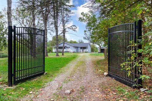 2425 Texter Rd, Addison Twp, MI, 48367-3031 | Card Image