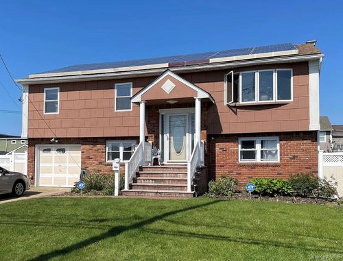 84 Surd Road, Babylon, NY, 11757 | Card Image