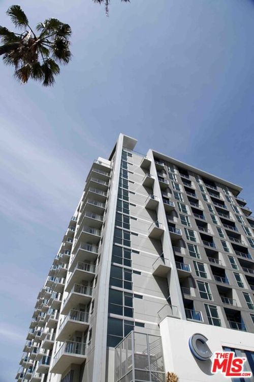 ph1618-707 E Ocean Blvd, Long Beach, CA, 90802-5027 | Card Image
