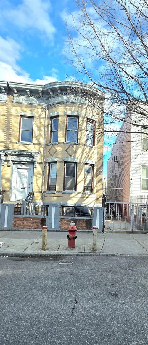 145 Highland Pl, Brooklyn, NY, 11208-1222 | Card Image