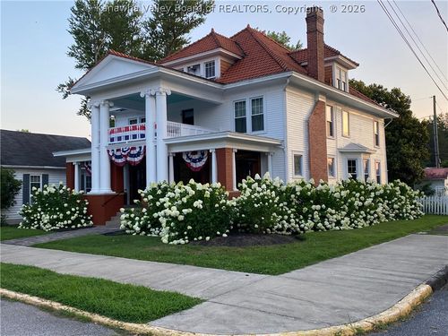 208 Henrietta St, Ravenswood, WV, 26164-1516 | Card Image