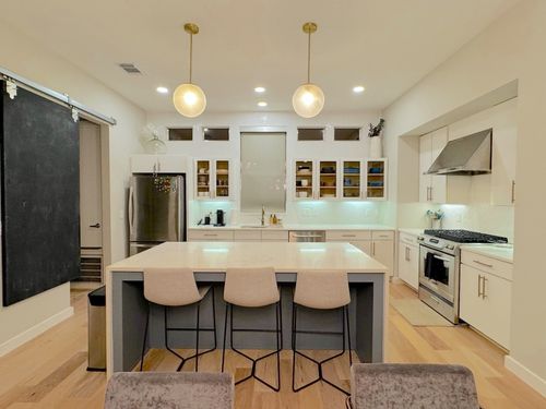 apt-j-1209 Kinney Ave, Austin, TX, 78704-2172 | Card Image