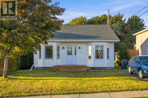 35 Ellesmere Ave, Paradise, NL, A1L1E8 | Card Image
