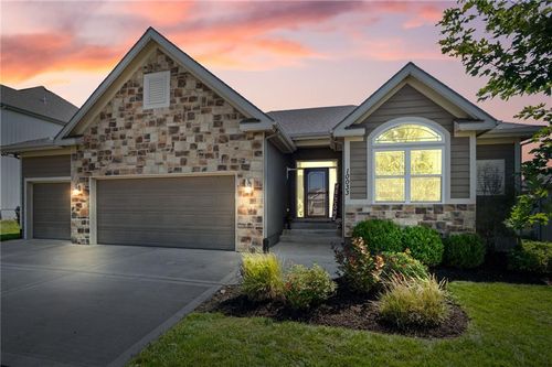 10033 N Stark Ave, Kansas City, MO, 64157-7931 | Card Image