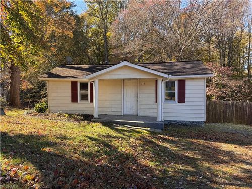 117 Pinnix St, Jonesville, NC, 28642-2112 | Card Image