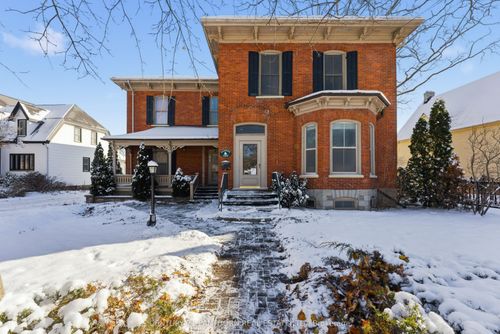 {{alt}} | Card Image