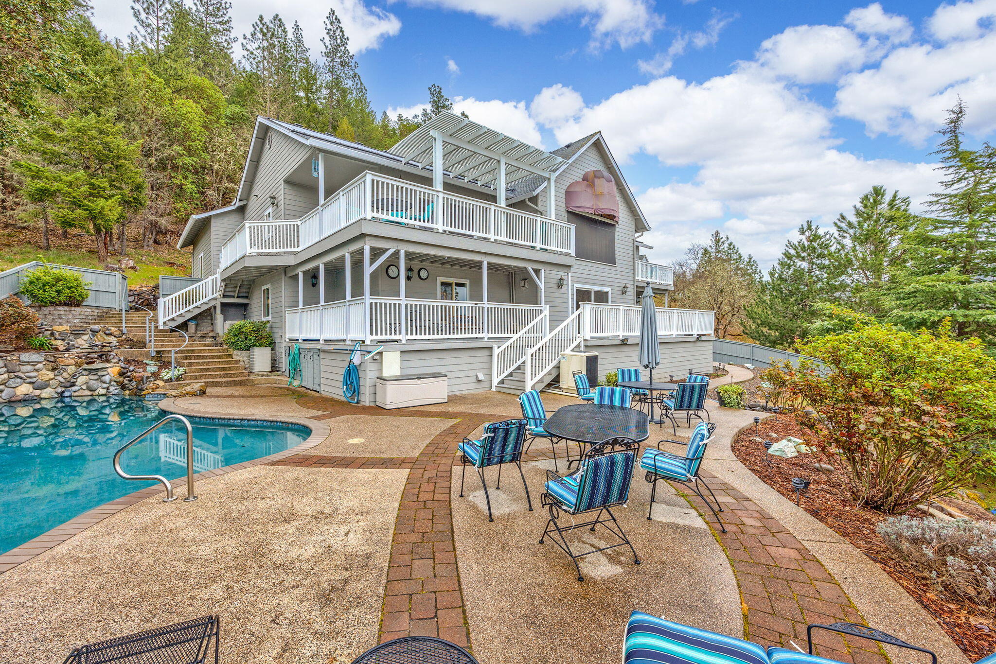 Osprey Vis, Shady Cove, OR 97539