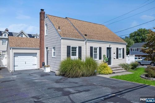 73 River Edge Rd, Bergenfield, NJ, 07621-1122 | Card Image