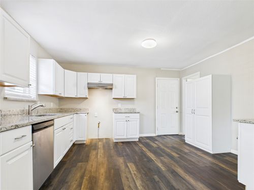 2712 Evans Ave, Fort Worth, TX, 76104-6847 | Card Image