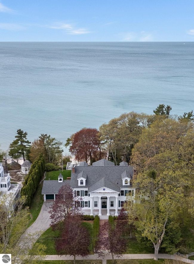 431 Michigan Ave, House other with 10 bedrooms, 7 bathrooms and null parking in Charlevoix MI | Image 78