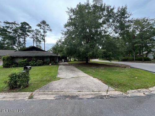 1 Holly Cor, Diamondhead, MS, 39525-3209 | Card Image