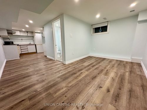 lower-96 Hiawatha Rd, Toronto, ON, M4L2X8 | Card Image