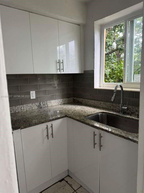 601-888 Sw 6th St, Miami, FL, 33130 | Card Image