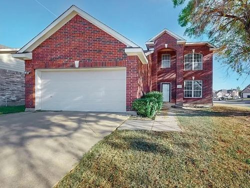 801 Gillon Dr, Arlington, TX, 76001-7354 | Card Image