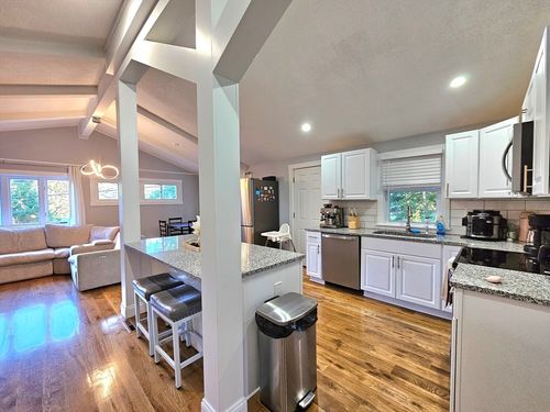 20 Upland Rd, Marlborough, MA, 01752-1334 | Card Image