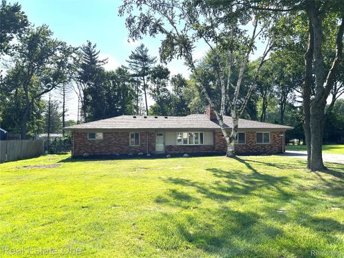 23325 Beech Rd, Southfield, MI, 48033-3461 | Card Image