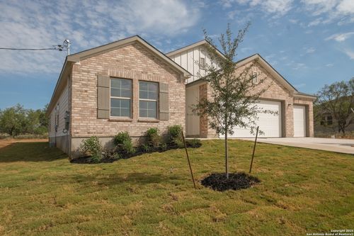 137 Cheyenne Dr, Floresville, TX, 78114-0106 | Card Image