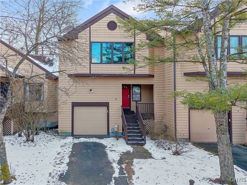 9 Nursery Ln, Syracuse, NY, 13210-2842 | Card Image