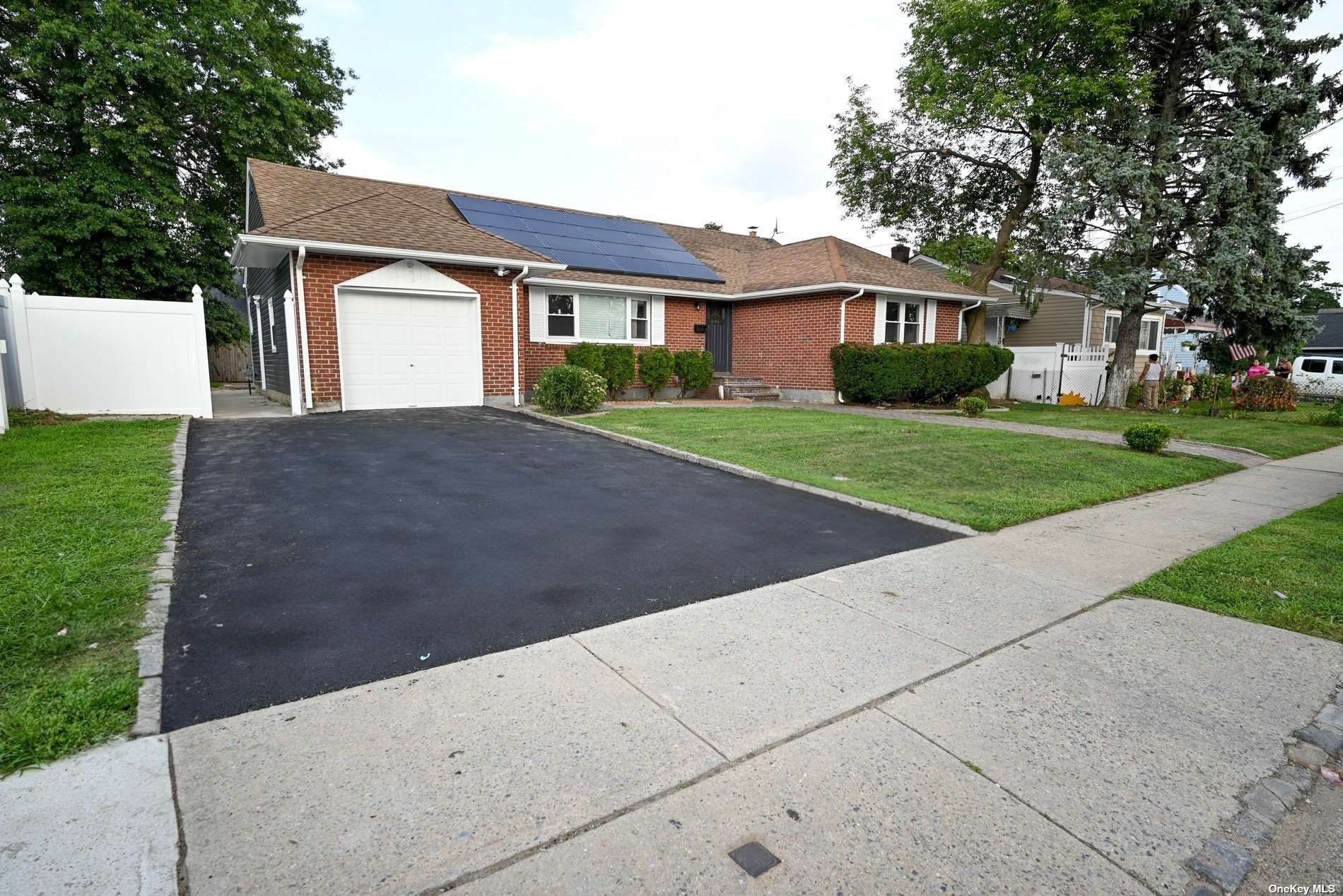 Kinkel St, Westbury, NY 11590