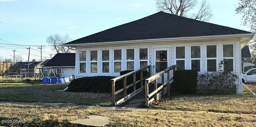 145 W 19th St, Baxter Springs, KS, 66713-2010 | Card Image